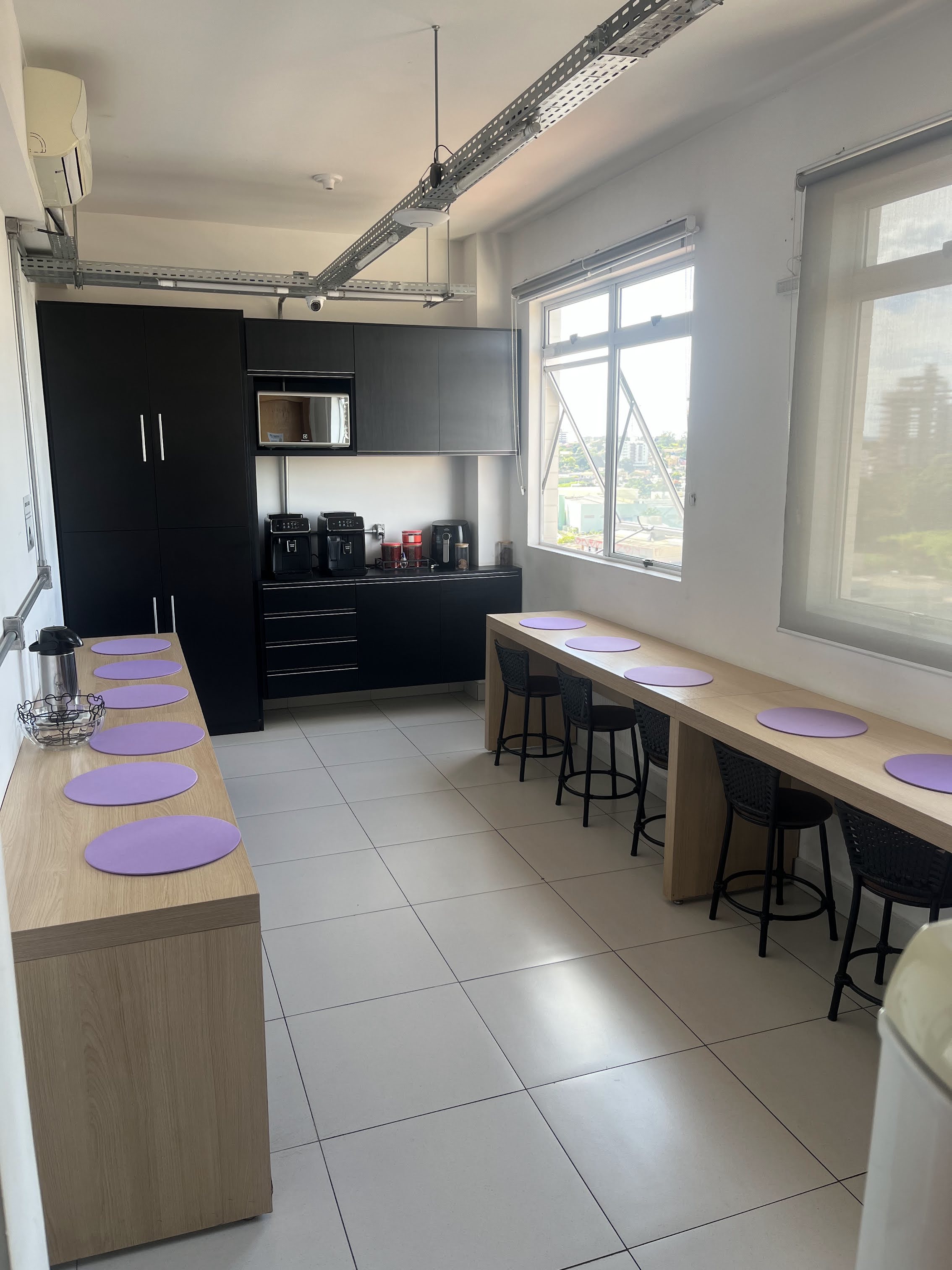 Cozinha e copa equipada do Inconfidência em Betim