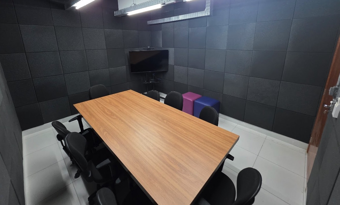 Estúdio de podcast no coworking