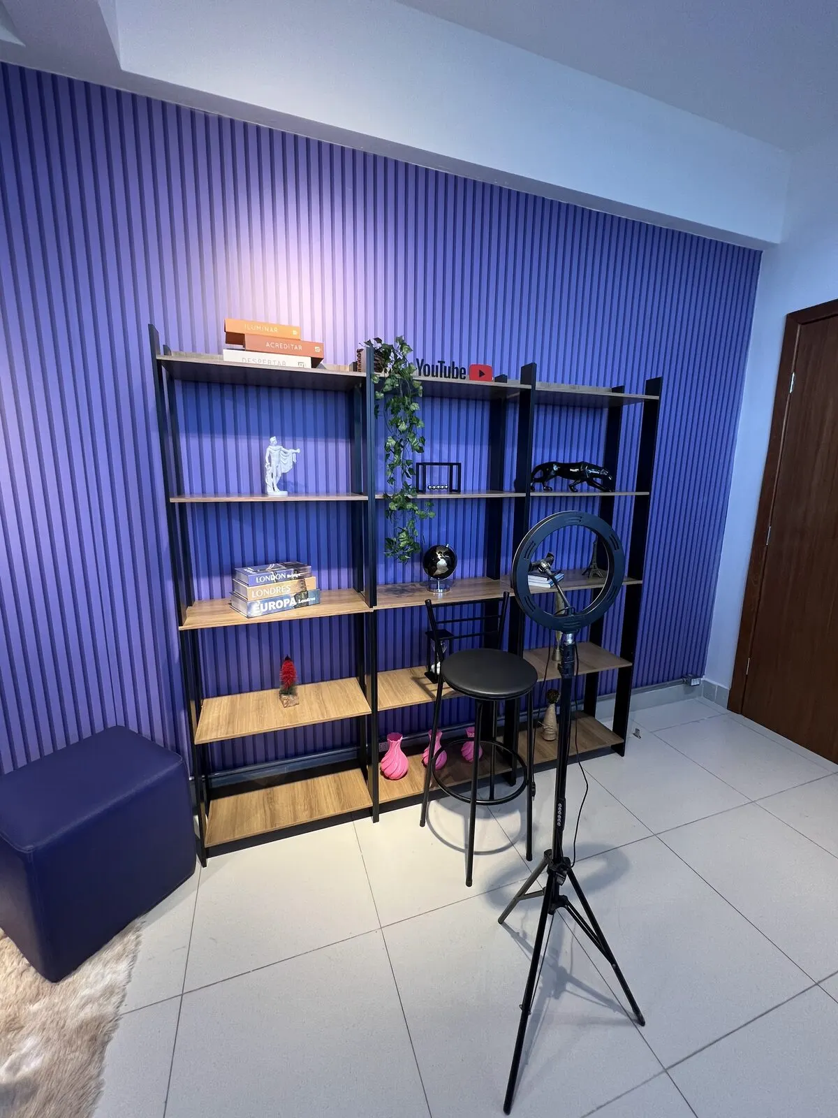 Estúdio para ensaio fotográfico no CoWorking Betim Inconfidência, no Centro de Betim, com fundo infinito e iluminação montada
